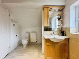Family Bathroom - click for photo gallery